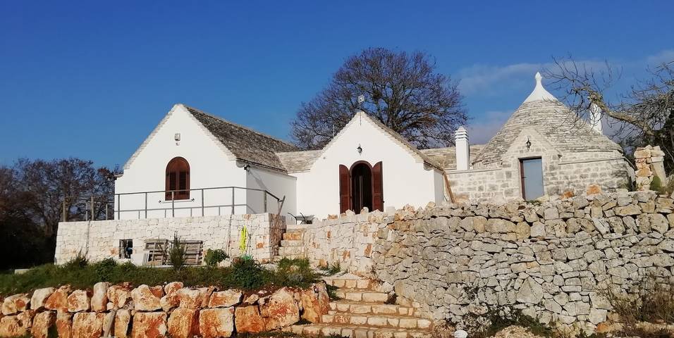 Location de vacances pour 4 personnes, avec terrasse ainsi que piscine et jardin, adapté aux familles à Locorotondo - 2