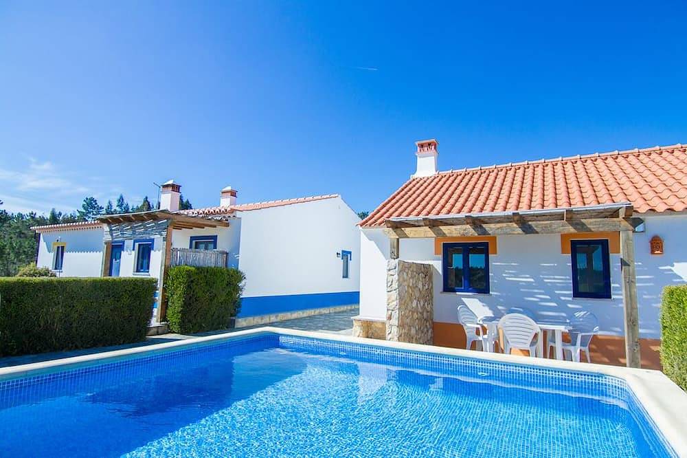 Digne Yellow Villa, Pool, Bbq in Rogil, Distrito de Faro