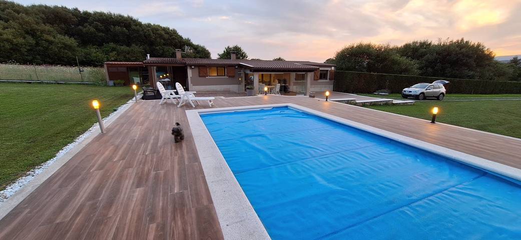 Casa de vacaciones 'Agro Dos Mouriños' con vistas a la montaña, Wi-Fi y aire acondicionado in Asados, Rianjo