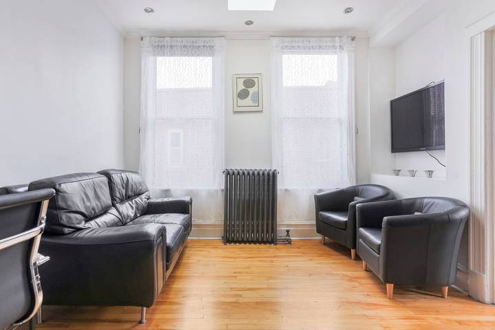 Holiday rental for 4 people, with balcony/terrace and hot tub in Montreal