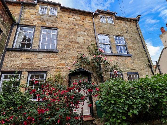 Cottage for 8 people, with Balcony in Robin Hood's Bay