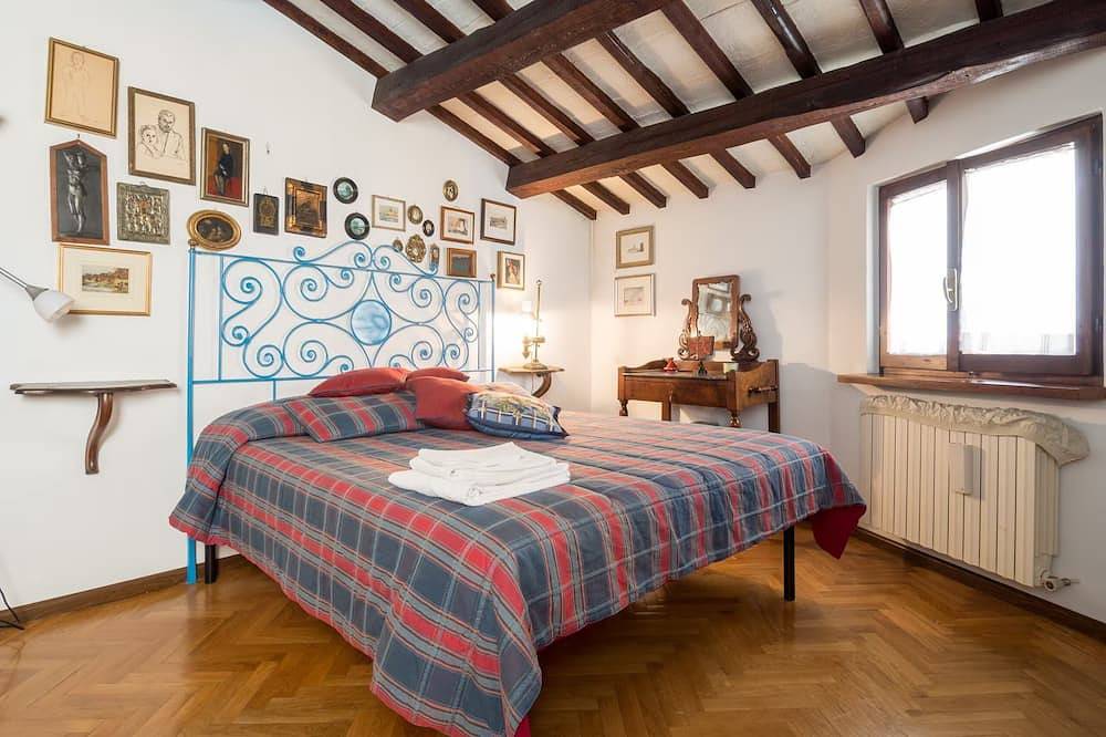 Entire apartment, Top-Roof Large Apartment In Spoleto City Center, Quiet And Cozy To Feel At Home in Spoleto, Perugia Province