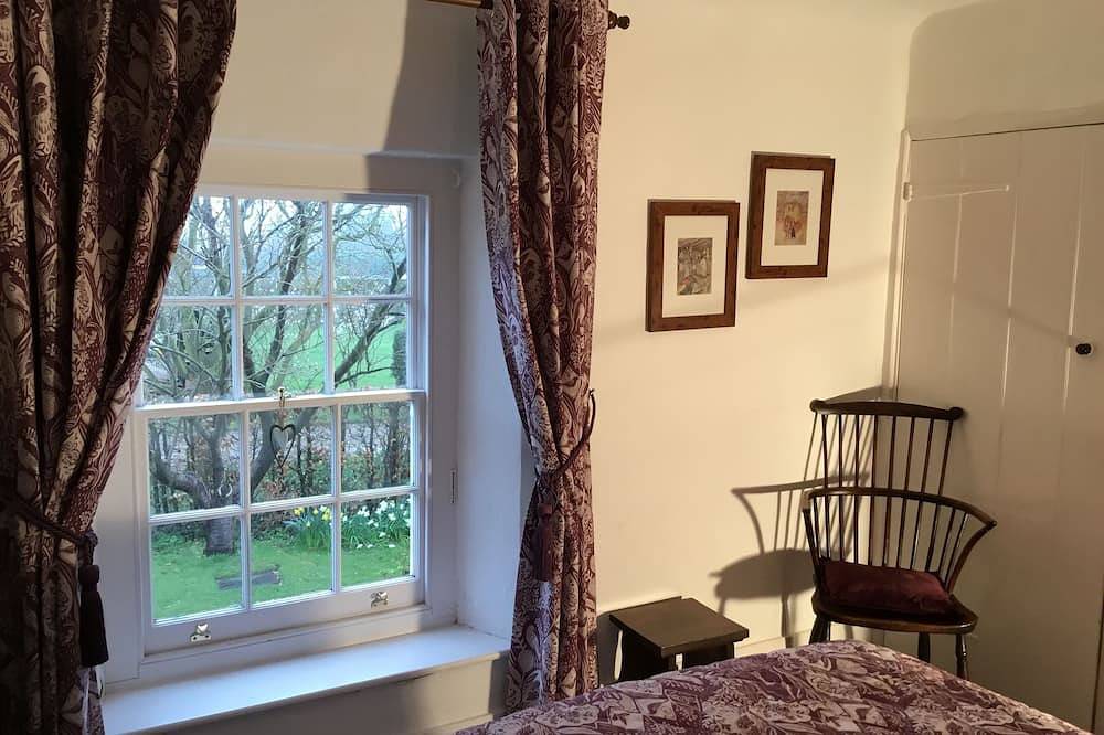 Pretty traditional brick and flint dog friendly country cottage 2 miles Blakeney in Langham (Norfolk), Norfolk Coast