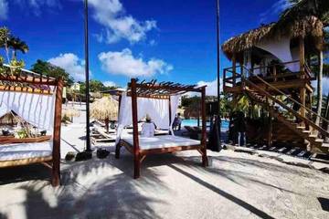 Gîte pour 2 personnes, avec balcon ainsi que piscine et vue à Le Diamant