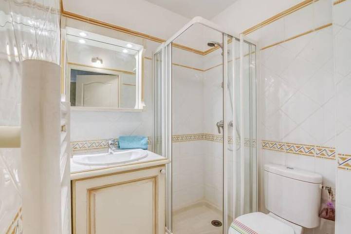 Gîte pour 6 personnes, avec Balcon et Piscine à La Môle - 4