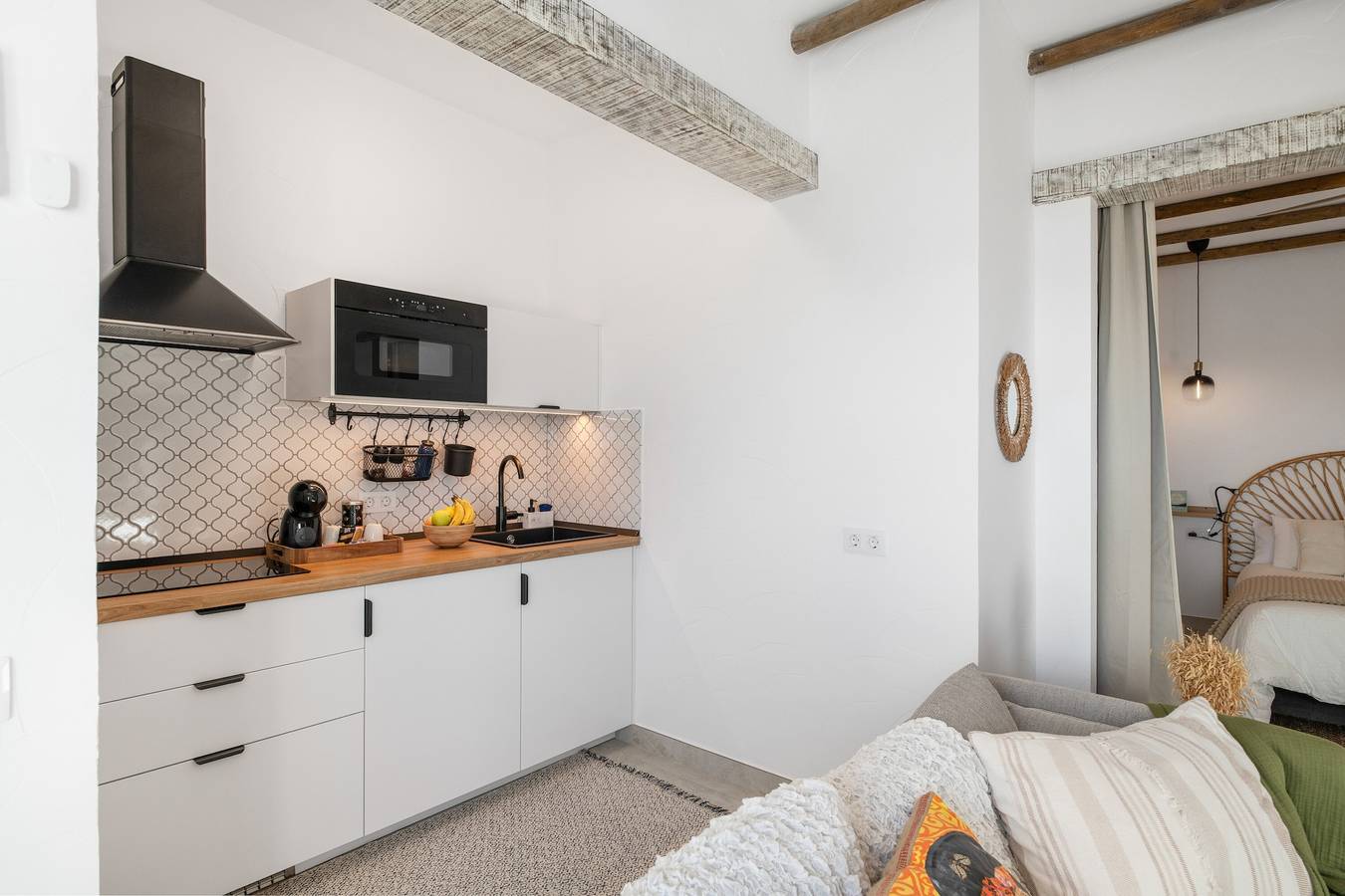 Ganze Wohnung, Ferienapartment 'Magma' mit Meerblick, Wlan und Klimaanlage in Punta de las Mujeres, Haría