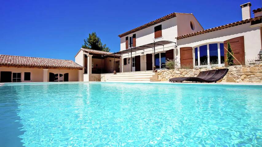 Chalet para 15 personas, con terraza además de piscina y jardín - 1