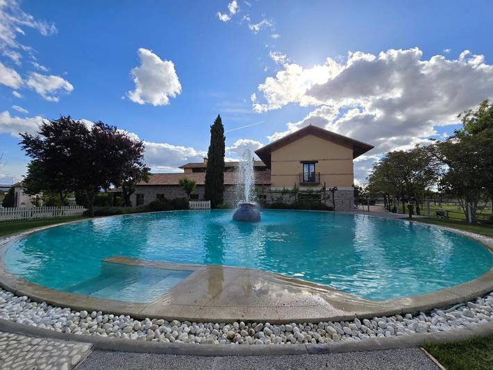 Chalet para 38 personas, con jardín y vistas además de vistas al lago y piscina en Castilla-La Mancha - 3