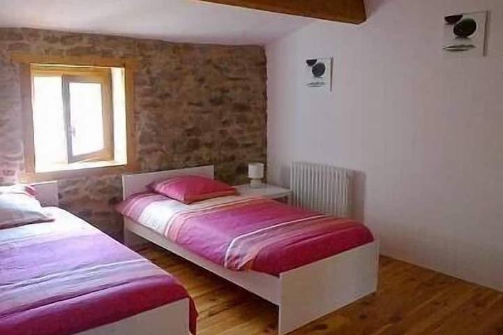 Location de vacances pour 4 personnes, avec jardin à Brousse - 3