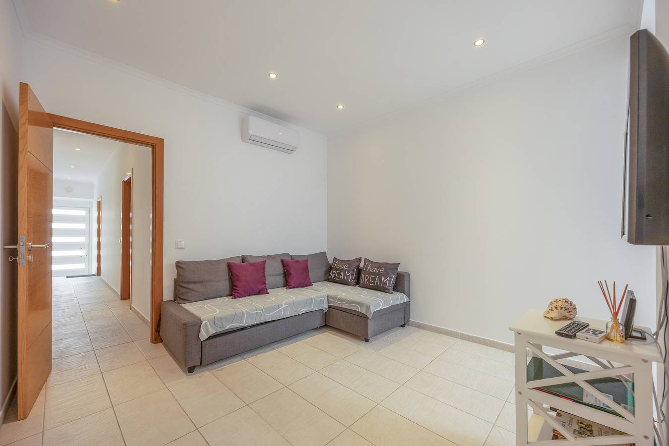 Casa de vacaciones 'Lanzarote' con terraza privada, Wi-Fi y aire acondicionado in Alvor, Distrito de Faro
