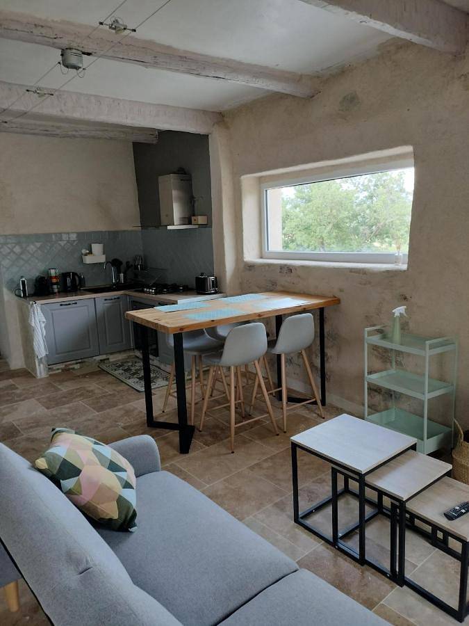 Location de vacances pour 4 personnes, avec vue ainsi que piscine et jardin, adapté aux familles à Montfort - 2