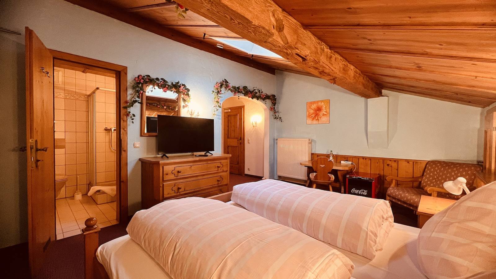 Dreilindenhof - Schneewittchenzimmer - Doppelzimmer Dusche/Wc, Tv in Kampenwand, Aschau im Chiemgau
