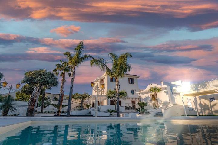 Casa vacanza per 12 persone, con Balcone e Idromassaggio nonché Terrazza e Giardino a Boscotrecase