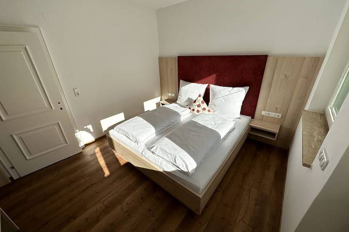 Ganze Wohnung, Ferienwohnung Nr. 1 für 4 Personen - Appartementhaus Zillertal in Tuxer Alpen, Finkenberg