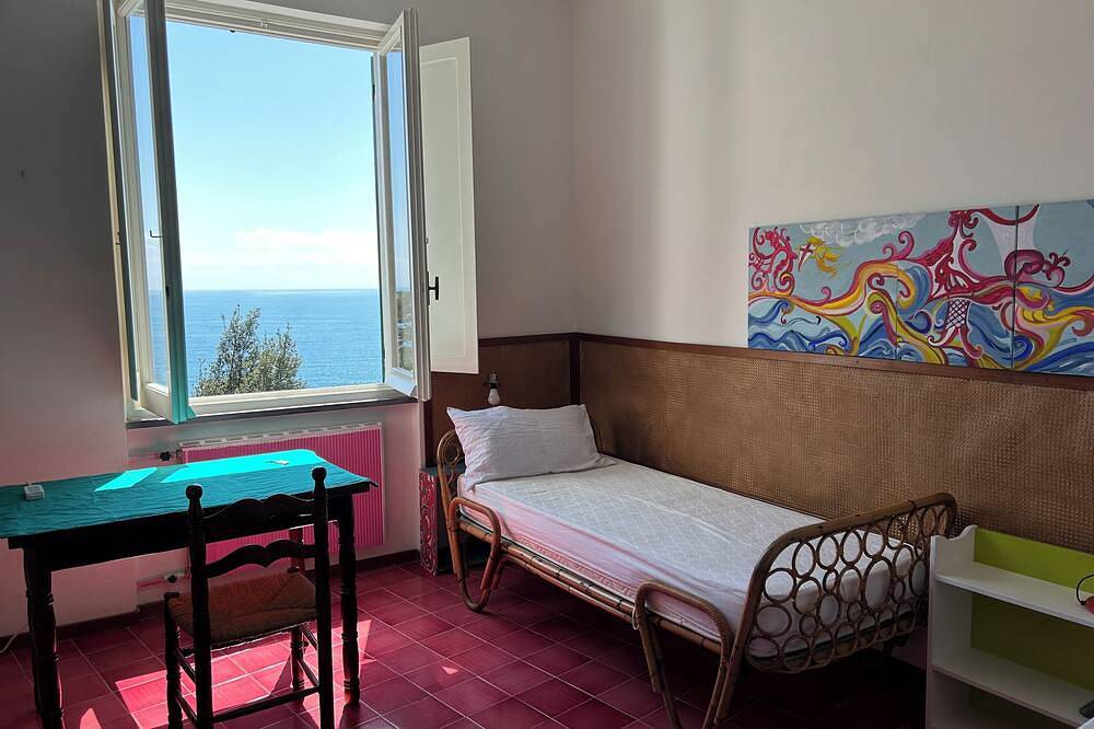 Ganze Wohnung, Ein großes Haus mit Blick auf das Meer und umgeben von Wäldern in Anzo-Setta, Framura