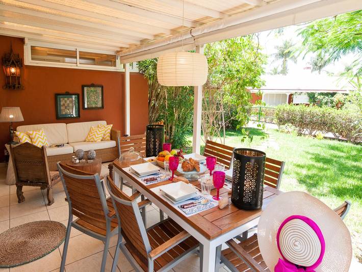 Gîte pour 4 personnes, avec Terrasse ainsi que Jardin et Piscine