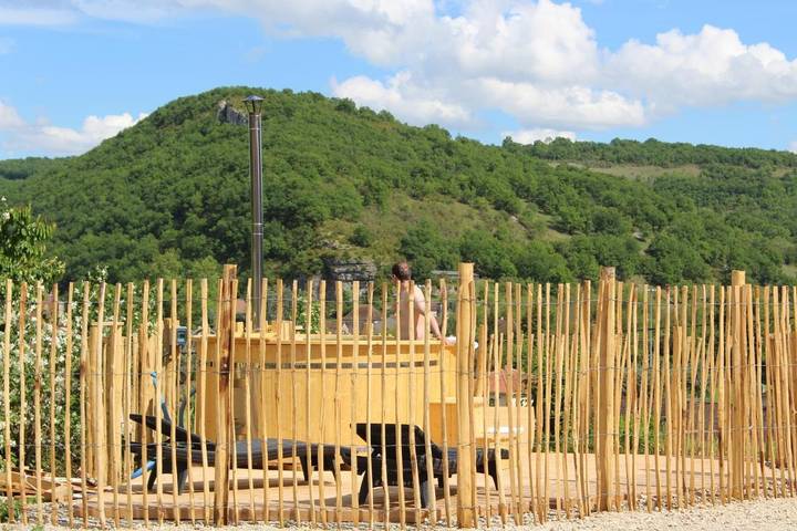 Hôtel pour 4 personnes, avec jacuzzi et balcon, adapté aux familles à Cajarc - 2