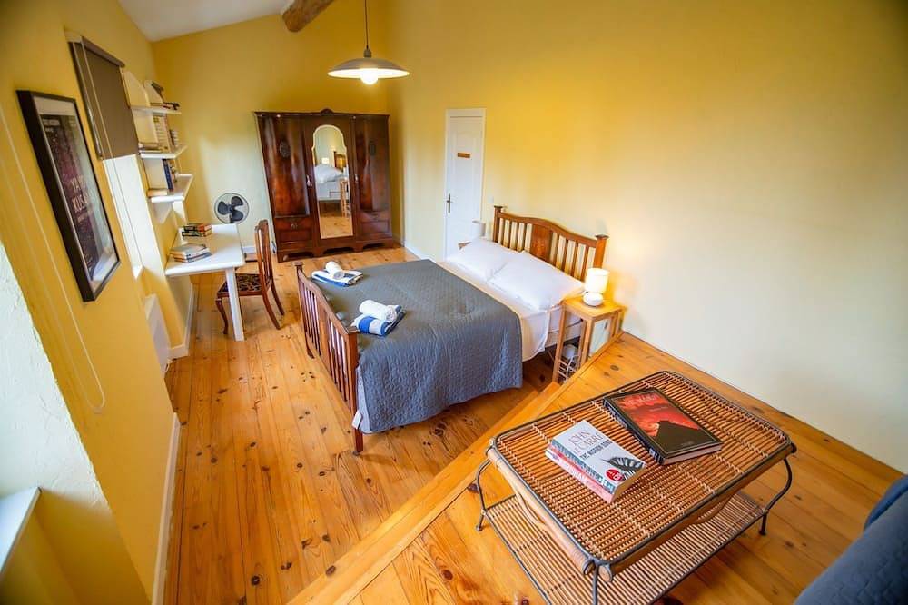 Domaine Des Pavots - Five Bedroom Villa, Sleeps 10 in Montréal (Aude), Carcassonne region