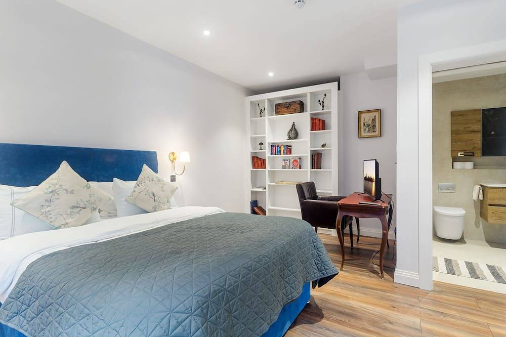 Highgate - Luxury 4-Bedroom Spacious House with Indoor Pool in Haringey, London