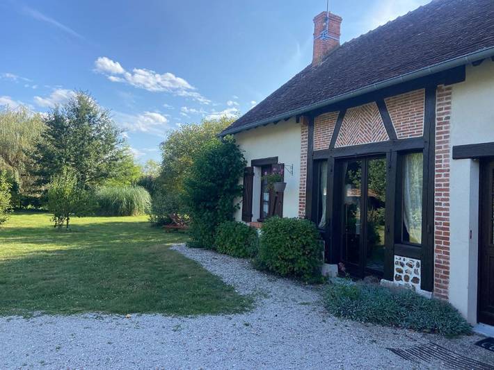 Gîte pour 5 personnes, avec piscine ainsi que vue et jardin, animaux acceptés à Langon (Loir-et-Cher)