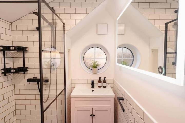 Charming Cottage Near Chester Zoo + Cheshire Oaks in Chester, Cheshire West and Chester