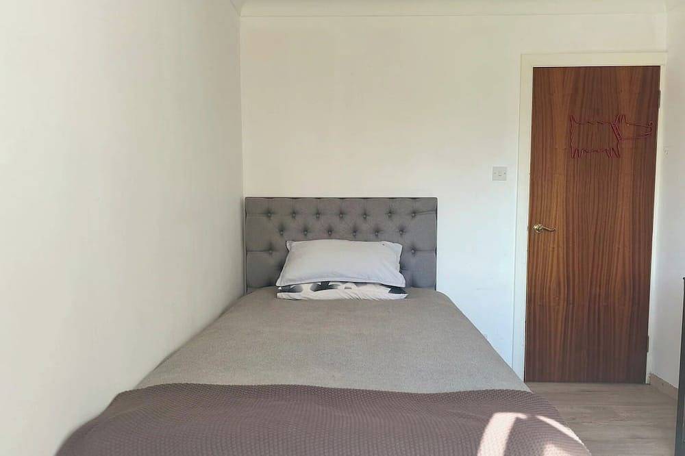 Entire apartment, Premium Double Room with Ensuite in Bournemouth, South West England