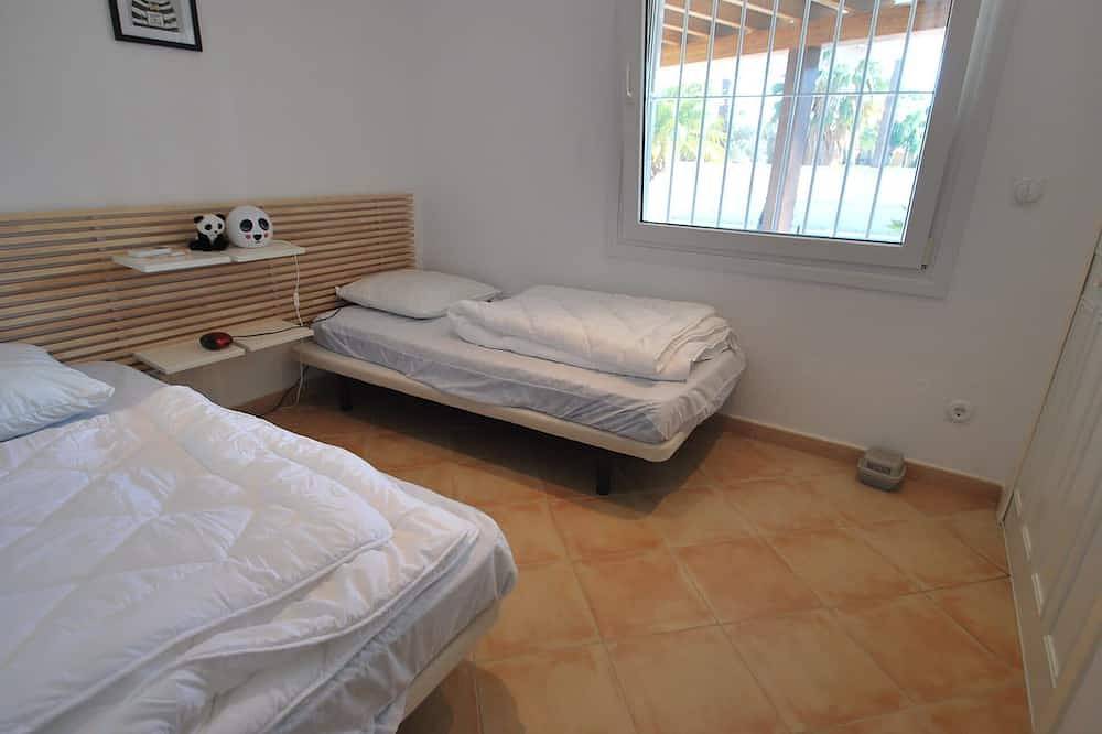 Chalet con piscina privada, aire acondicionado, internet in Oliva, Costa Blanca