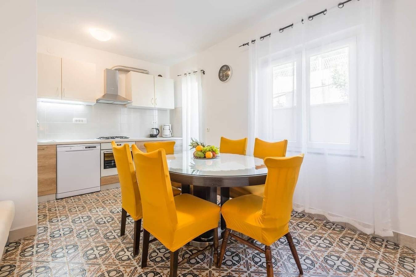 Ganze Wohnung, 2-Zimmer-Ferienwohnung mit Balkon und Meerblick Poljica, Trogir -a in Poljica, Split-Dalmatien