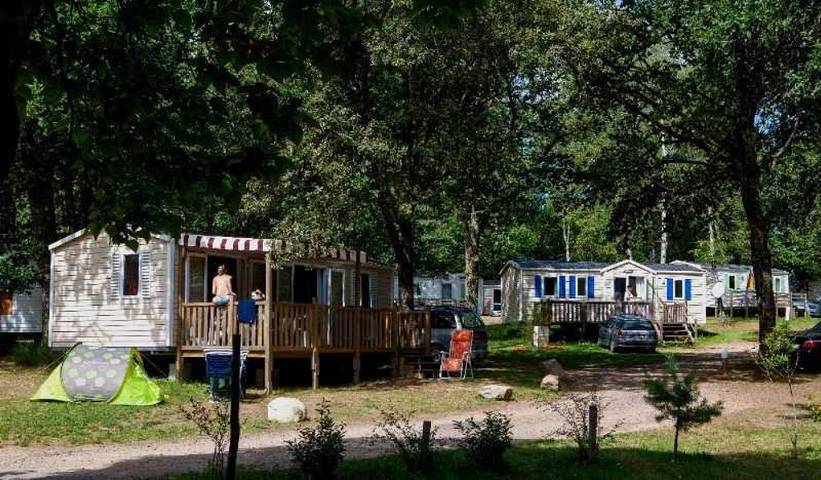 Wohnwagen für 4 Personen, mit Kinderpool in Carennac