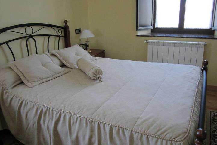 5 Bedroom house, garden, barbecue, Wifi, games room,  0.9 miles from the beach in Cudillero, Costa Verde (Spain)