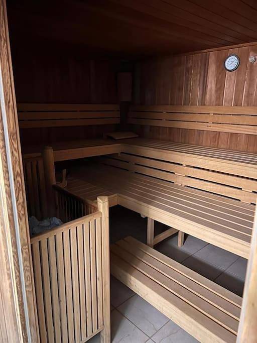 Gîte pour 4 personnes, avec jardin et piscine ainsi que sauna et vue, animaux acceptés à Levernois - 4