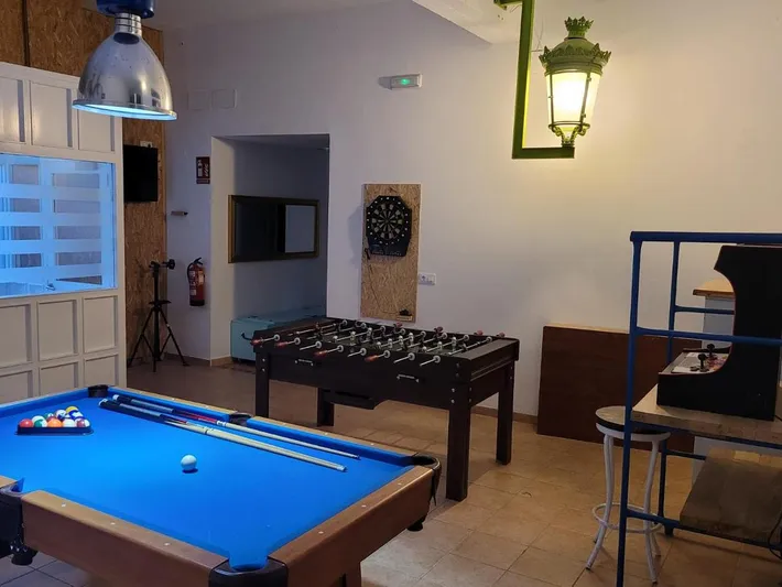Hostal para 5 personas, con terraza - 1
