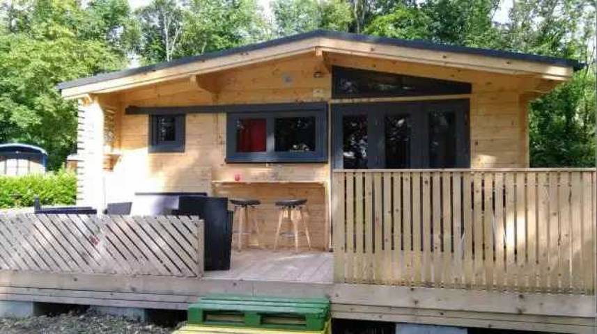 Camping pour 8 personnes, avec jacuzzi et sauna dans l' Aube