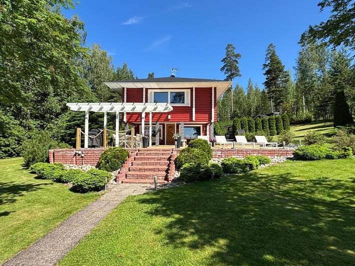 Ferienhaus für 14 Personen, mit Terrasse und Garten sowie Pool und Sauna in Mäntyharju
