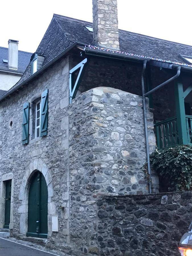 Location de vacances pour 6 personnes, avec vue et jardin à Borce