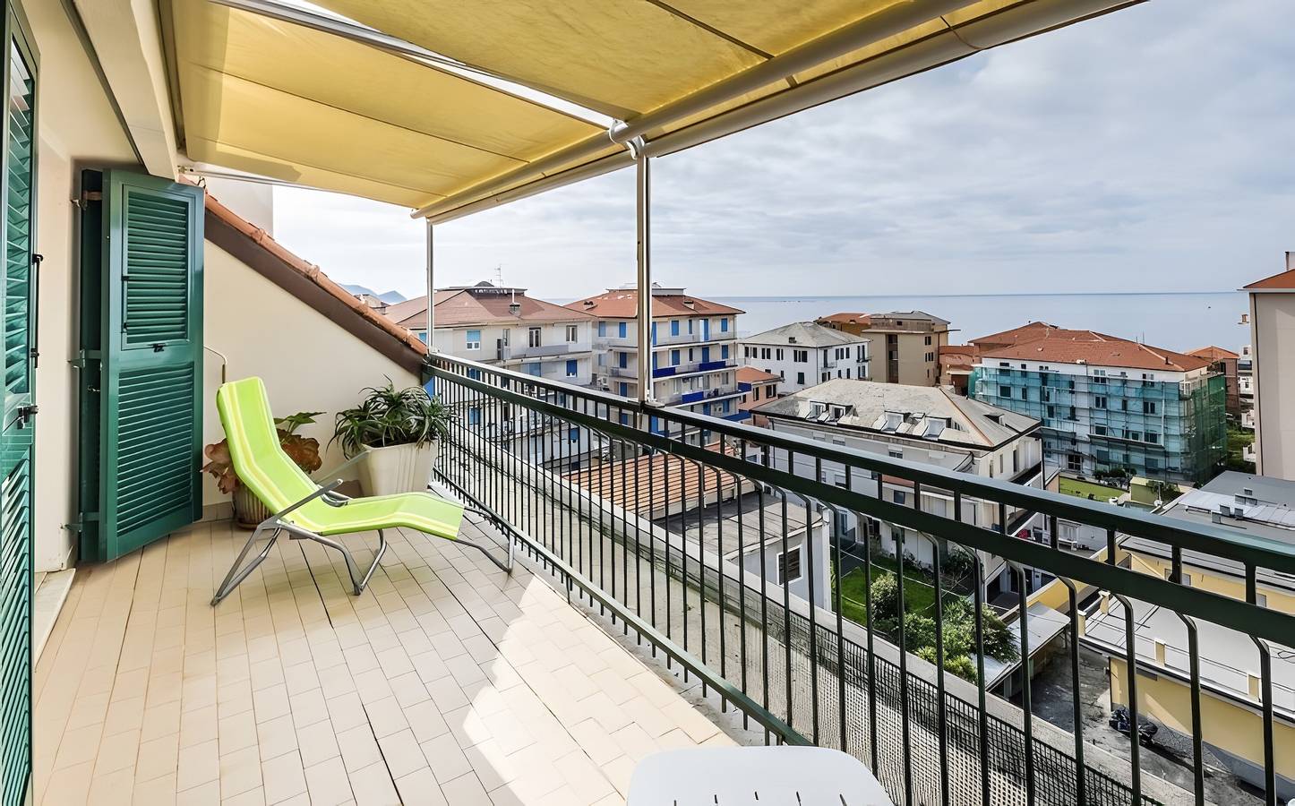 Apartamento entero, La Dimora de Alda: Vistas al mar y a Lavagna, terraza y parking privado in Lavagna, Lavagna Municipio