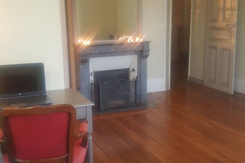 Stunning Chateau apartment near Paris, Eurodisney-Disneyland, Champagne region in Ocquerre, Seine-et-Marne