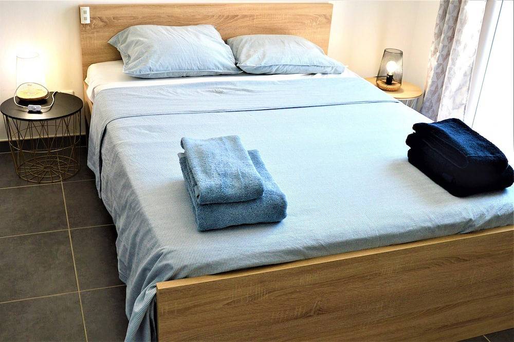 Villa 6p 3ch Piscine Privée, Jardin Clos, Terrain de Pétanque, Vallon Pont D'arc in Vallon-Pont-d'Arc, Ardèche