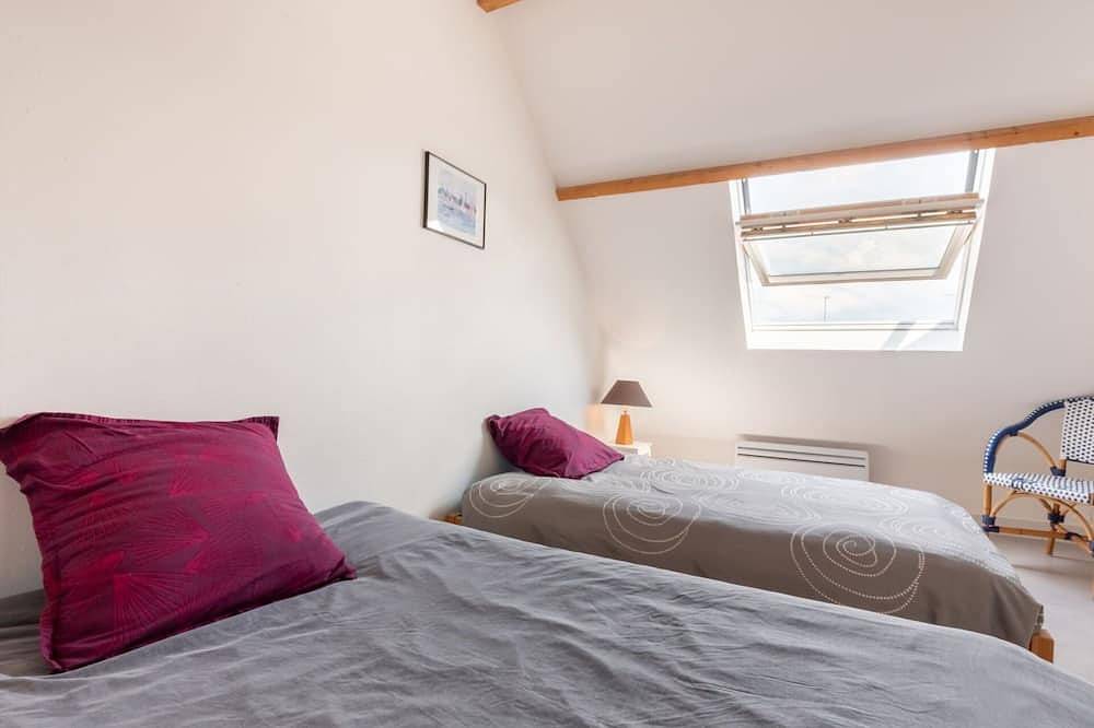 Atemberaubendes alleinstehendes Ferienhaus für 8 Leute mit  W-Lan, Tv und Terrasse in Hauteville-sur-Mer, Coutances und Umgebung