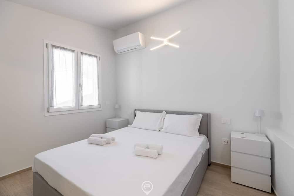 Apartamento entero, White Magnolia Apartment in Oristán, Campidano