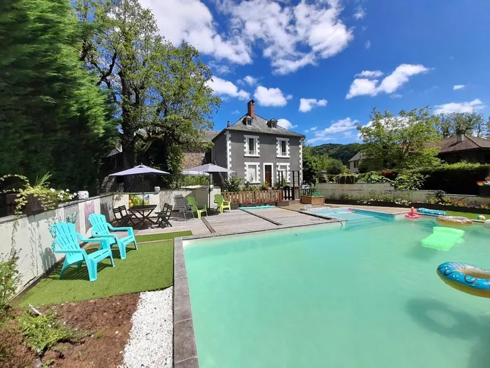 Alojamiento y desayuno para 2 personas, con piscina y vistas además de jardín y terraza - 1