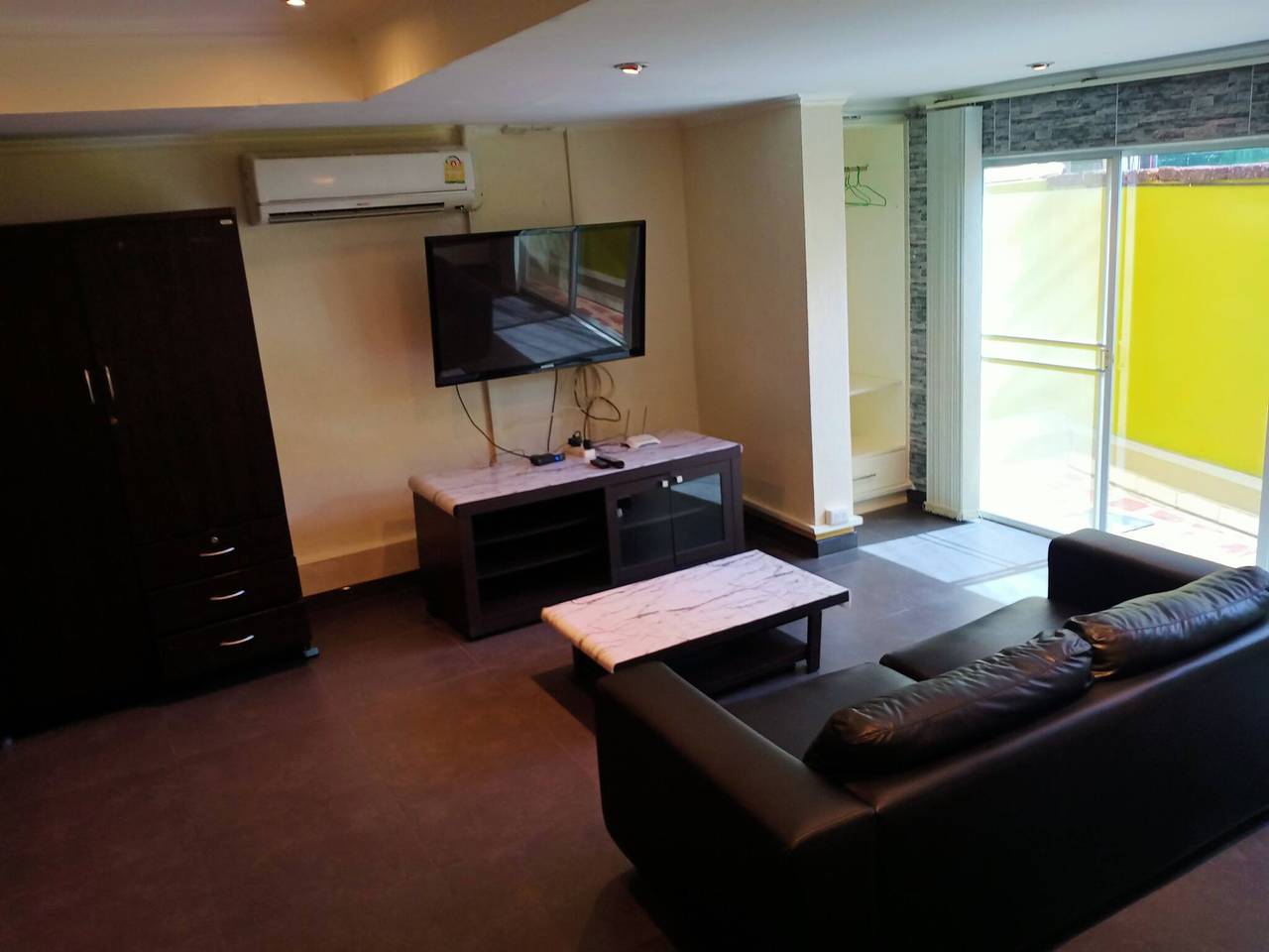 Ganze Wohnung, Geräumiges 65 m² großes Luxus-Loft-Studio-Apartment 101B in Pattaya, Chon Buri