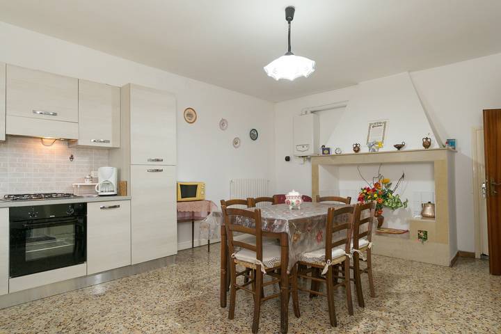 Appartamento intero, Appartamento "Appartamento Stella" con Balconi privati, Terrazza privata e Wi-Fi in Chianni, Costa degli Etruschi