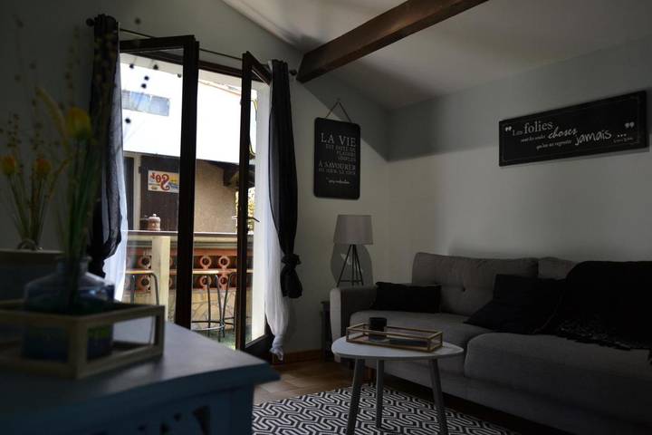 Location de vacances pour 4 personnes, avec Terrasse et Jacuzzi ainsi que Jardin et Piscine à Saint-Denis-de-Pile - 3