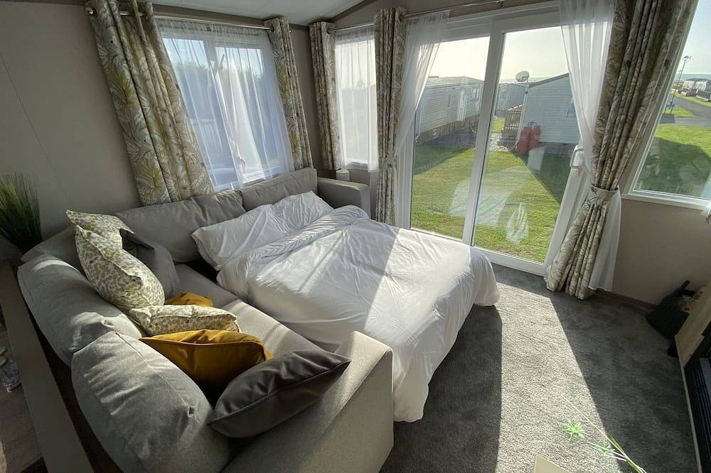 Delightful 2-Bed Holiday Home On The Welsh Coast in Llwyngwril, Snowdonia