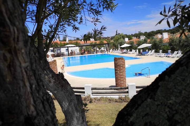 Casa de férias para 8 pessoas, com terraço e piscina e ainda jardim em Alcácer do Sal
