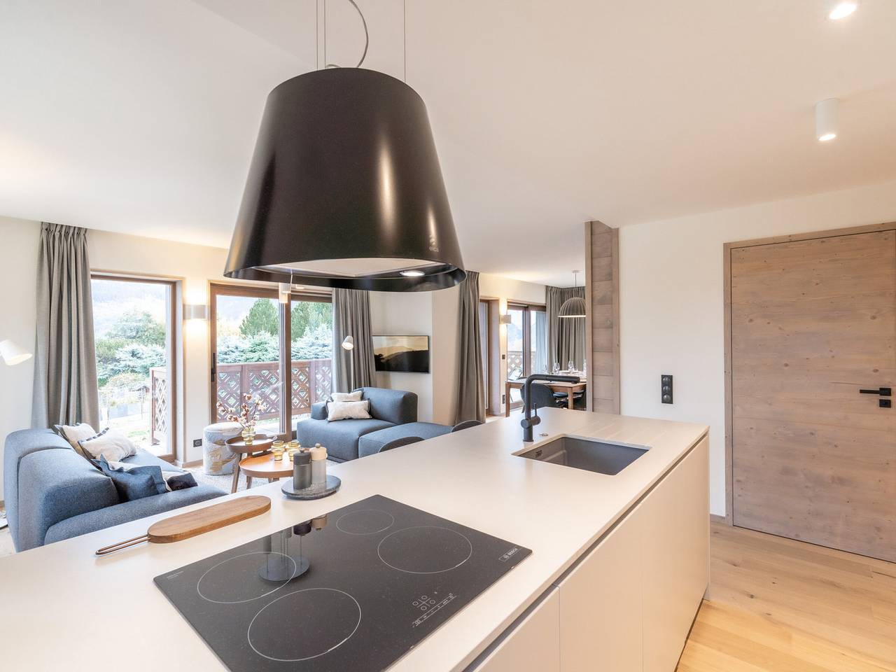 Entire apartment, Modern Apartment Near Courchevel Le Praz Center, Close to Slopes, Sleeps 6 in Le Praz, Saint-Bon-Tarentaise