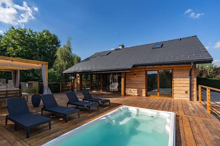Dom dla 8 osób, z Balkon i Jacuzzi oraz Taras i Ogród w Inwałd