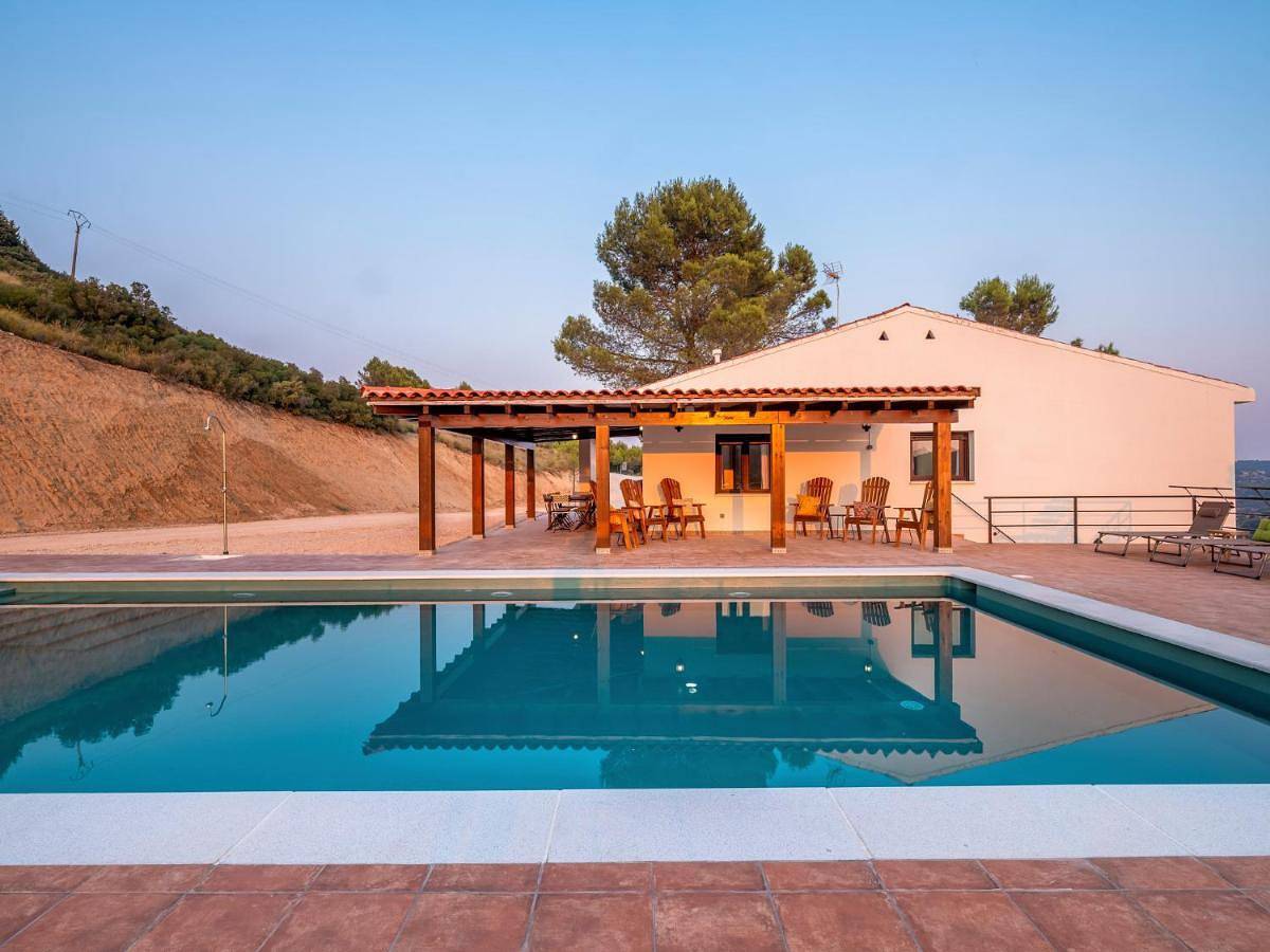 Casa Clarita hasta 21 personas, piscina a 40 min de Madrid y aeropuerto in Perales de Tajuña, Provincia de Madrid