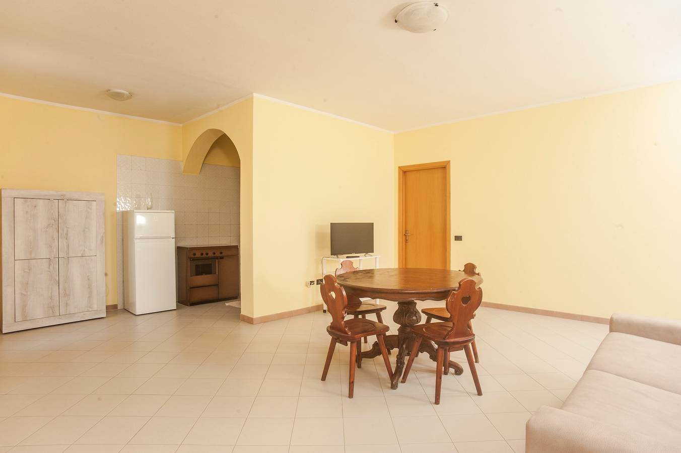 Appartement "Cindy" avec vue sur les montagnes, Wi-Fi, A/C, Balcon, Terrasse et Jardin in Villa San Pietro, Province de Cagliari
